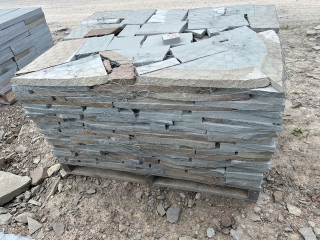 Lot 30: 3 pallets 1" Gauged Colonial Wallstone